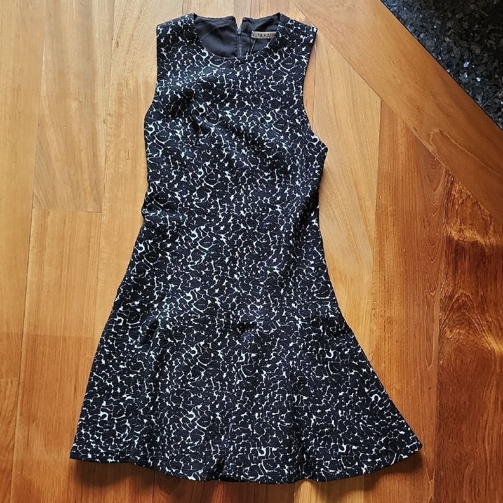 Alice + Olivia Monochrome Patterned Mini Dress - Women's Size 8 (NWT)